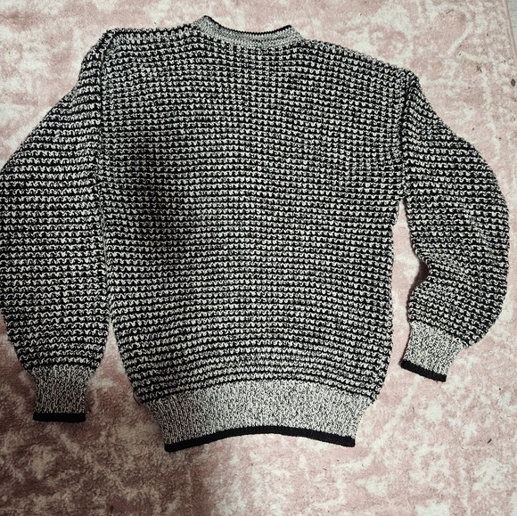 Vintage Oversized Sweater - Picture 3 of 4